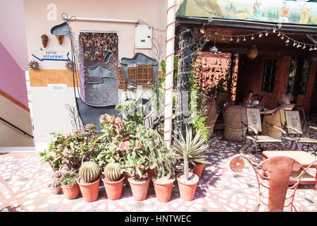 Popolari bilancio backpacker hotel,Hotel Pearl Palace,che ha un sacco di artwork e una terrazza sul tetto per bibite,i pasti nella Città Rosa,Jaipur Rajasthan,l'India. Foto Stock