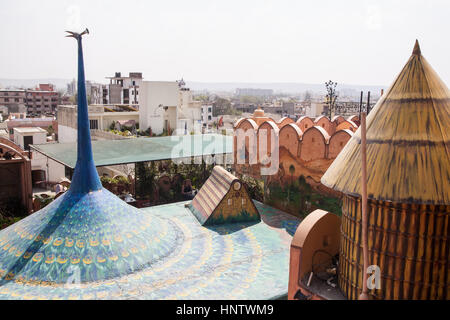 Popolari bilancio backpacker hotel,Hotel Pearl Palace,che ha un sacco di artwork e una terrazza sul tetto per bibite,i pasti nella Città Rosa,Jaipur Rajasthan,l'India. Foto Stock