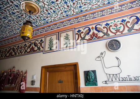 Popolari bilancio backpacker hotel,Hotel Pearl Palace,che ha un sacco di artwork e una terrazza sul tetto per bibite,i pasti nella Città Rosa,Jaipur Rajasthan,l'India. Foto Stock