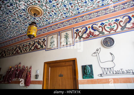 Popolari bilancio backpacker hotel,Hotel Pearl Palace,che ha un sacco di artwork e una terrazza sul tetto per bibite,i pasti nella Città Rosa,Jaipur Rajasthan,l'India. Foto Stock