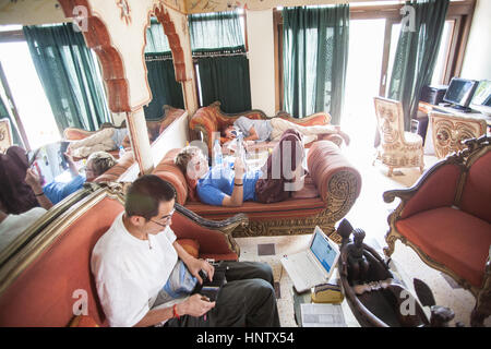 Popolari bilancio backpacker hotel,Hotel Pearl Palace,che ha un sacco di artwork e una terrazza sul tetto per bibite,i pasti nella Città Rosa,Jaipur Rajasthan,l'India. Foto Stock