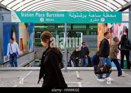 Tunisia: città di Tunisi. Metro (metropolitana). Uscita della Stazione Place Barcelone , nella Place de Barcelone Foto Stock