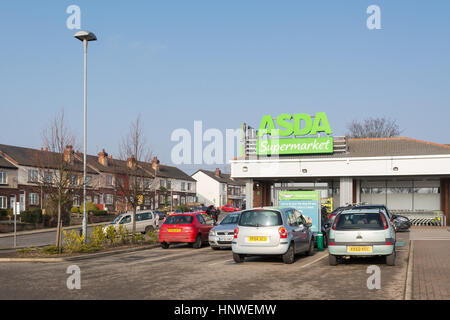 Supermercato Asda, High Street, Goldthorpe, Barnsley, South Yorkshire, Inghilterra, Regno Unito Foto Stock