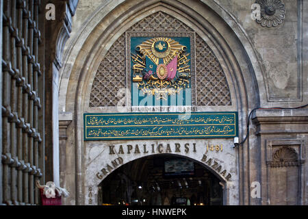 Gateway di ingresso principale al Grand Bazaar vista in Istanbul, Turchia Foto Stock