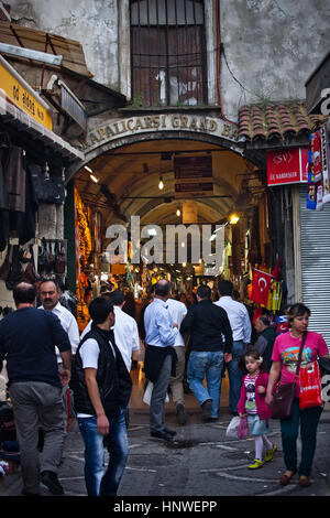 Gateway di ingresso principale al Grand Bazaar vista in Istanbul, Turchia Foto Stock