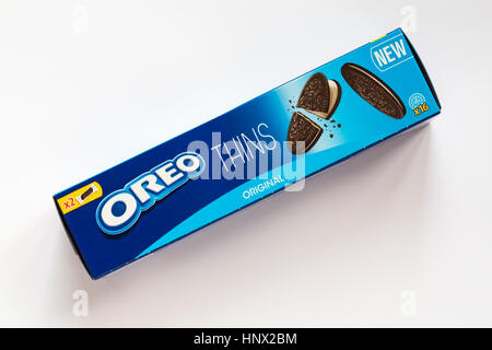 Scatola di nuovo Oreo si assottiglia originale isolato su sfondo bianco Foto Stock