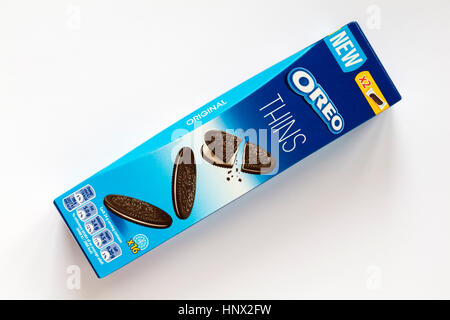 Scatola di nuovo Oreo si assottiglia originale isolato su sfondo bianco Foto Stock