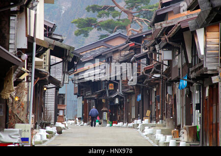 Fila di vecchie case a Naraijuku Post storica città di Nagano Giappone Foto Stock