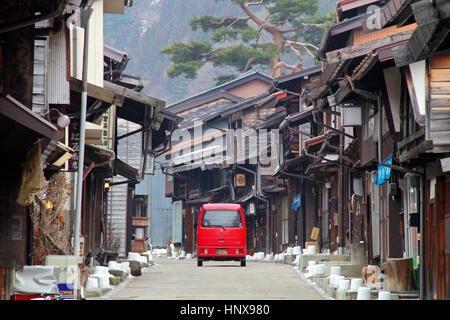 Fila di vecchie case a Naraijuku Post storica città di Nagano Giappone Foto Stock