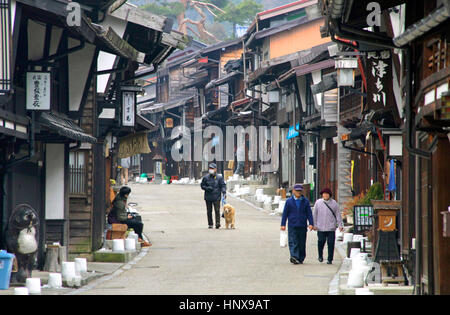 Fila di vecchie case a Naraijuku Post storica città di Nagano Giappone Foto Stock