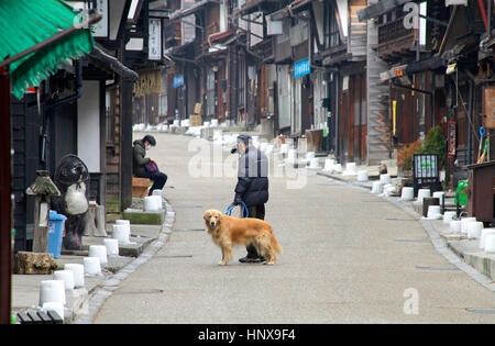 Fila di vecchie case a Naraijuku Post storica città di Nagano Giappone Foto Stock