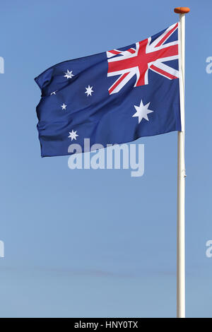 Bandiera australiana battenti nel vento Foto Stock