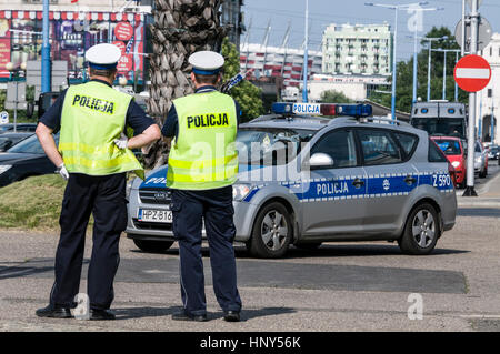 Città di Varsavia polizia il dovere di traffico nel centro di Varsavia in Polonia Foto Stock