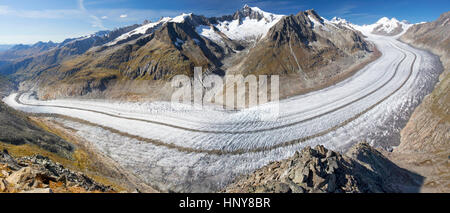 Una vista maestosa al ghiacciaio di Aletsch, il più grande gracier nelle Alpi e UNESCO herritage da Bettmeralp, Vallese, Svizzera, Europa Foto Stock