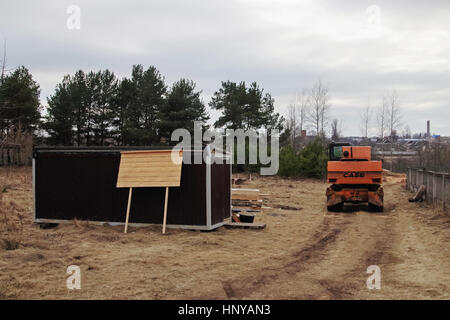 Edificio sul bordo del legno. Foto Stock