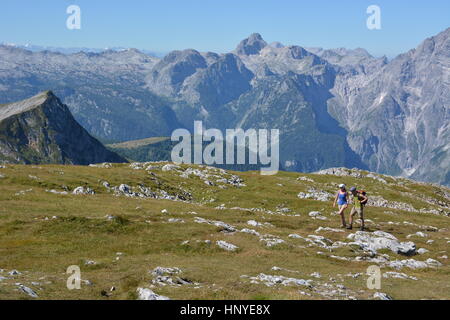 Berchtesgaden, Germania - 26 agosto 2016 - Escursionisti sulla sommità del Schneibstein nelle Alpi tedesche Foto Stock