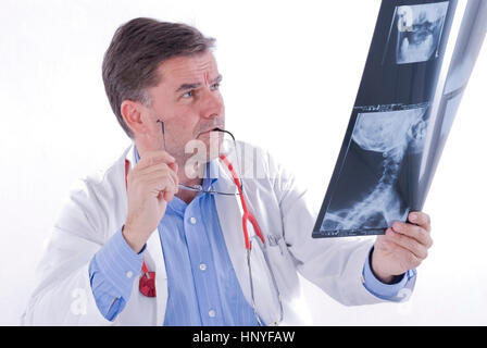 Modello di rilascio , Arzt mit Roentgen - medico con immagine a raggi X Foto Stock