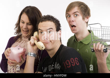 Modello di rilascio , Drei Jugendliche in lustiger pongono - tre divertente adolescente Foto Stock