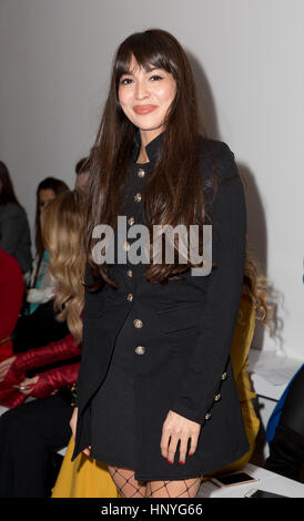 Zara Martin sulla bancata anteriore durante la TEATUM JONES Autunno/Inverno 2017 London Fashion Week show a BFC visualizza lo spazio, Londra. Premere l'associazione. Picture Data: Venerdì 17 Febbraio, 2017. Foto di credito dovrebbe leggere: Isabel Infantes/PA FILO Foto Stock