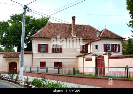 Tipica casa di villaggio Cristian, Transilvania. La città fu menzionata per la prima volta in una lettera scritta nel 1420 dal re Sigismondo di Lussemburgo. Foto Stock