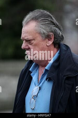 Alan Austen arrivando a Maidstone Magistrates Court dove egli affronta le tasse a seguito del crollo di un ponte pedonale oltre l'autostrada M20 durante lo scorso mese di agosto della banca del week-end di vacanza. Foto Stock