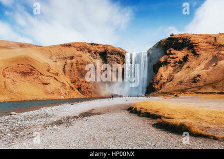 Grande Cascata Skogafoss nel sud dell'Islanda vicino Foto Stock