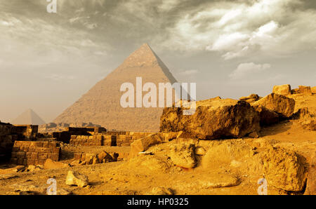 Stock Photo - Gza piramidi al Cairo, Egitto Foto Stock