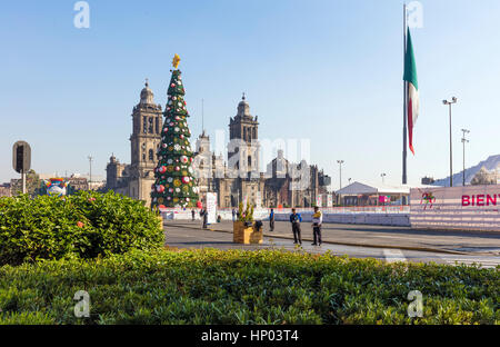 Stock Photo - Cattedrale Metropolitana, la più grande chiesa in America Latina, Zocalo, Plaza de la Constitucion, Città del Messico, Messico Foto Stock