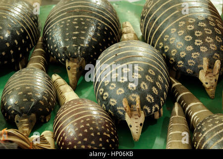 Negozio di souvenir dalla giungla amazzonica sviluppato da locali nativi americani, Brasile Foto Stock