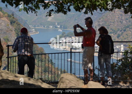 San Goarshausen, Germania - 15 settembre 2016 - i turisti sulla sommità della Rupe Loreley vicino San Goarhausen in tedesco valle del Reno Foto Stock