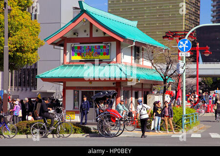 Hanakawado Koban stazione di polizia in Asakusa Taito Tokyo Giappone Foto Stock