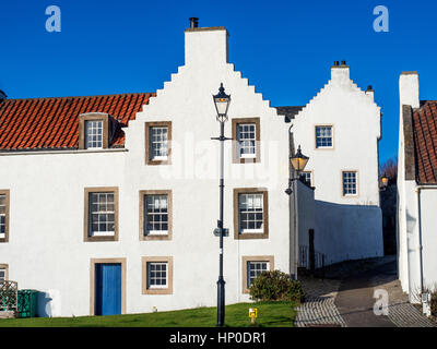 Dutch influenzato case bianche sul Pan ha in Dysart Fife Scozia Scotland Foto Stock