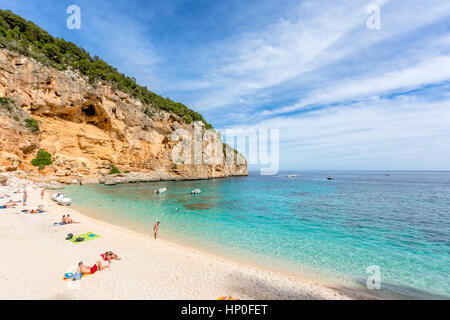 La piccola spiaggia di Cala Biriola, Golfo di Orosei, il Parco Nazionale del Gennargentu, Nuoro Sardegna, Italia. Foto Stock