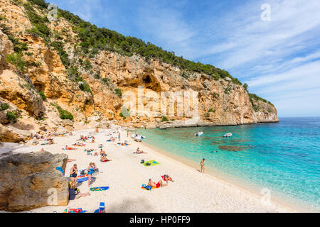 La piccola spiaggia di Cala Biriola, Golfo di Orosei, il Parco Nazionale del Gennargentu, Nuoro Sardegna, Italia. Foto Stock