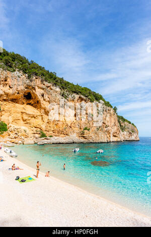La piccola spiaggia di Cala Biriola, Golfo di Orosei, il Parco Nazionale del Gennargentu, Nuoro Sardegna, Italia. Foto Stock
