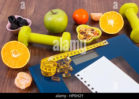 Immagini Stock - Foto Vintage, Metro A Nastro Su Scala Digitale Per Il Peso  Del Corpo Umano, Manubri Per Fitness E Frutta Fresca Con Muesli, Concetto  Di Stile Di Vita Sano E