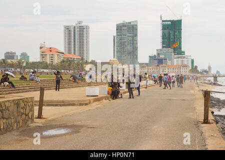 Colombo, SRI LANKA - 25 novembre: il Galle Face si trova a cinque ettari di ocean-lato parco urbano in Colombo, Sri Lanka il 25 novembre 2013. Foto Stock