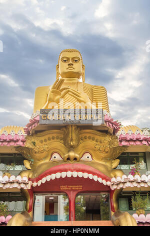 Golden statua del Buddha. golden Tempio Dambulla, Sri lanka Foto Stock