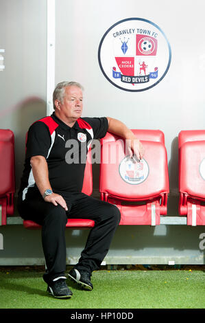 Dermot Drummy - Crawley Town FC manager presso la massa. Dopo aver perso il suo lavoro presso il club ha passato lontano nel novembre 2017. Foto Stock