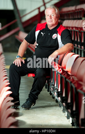 Dermot Drummy - Crawley Town FC manager presso la massa. Dopo aver perso il suo lavoro presso il club ha passato lontano nel novembre 2017. Foto Stock