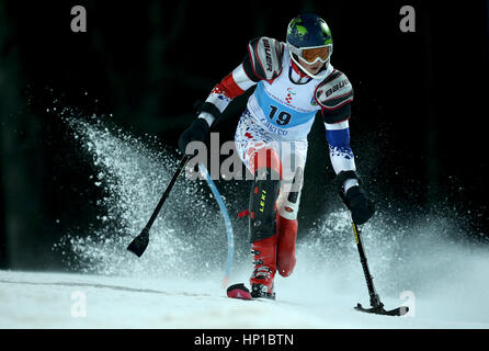 Zagabria, Croazia. Xvi Feb, 2017. Para sciatore alpino Hilmar Orvarsson dell Islanda compete durante la seconda gara di slalom di uomini Slalom permanente a 2016-2017 IPC Sci Alpino Coppa Europa a Sljeme a Zagabria, la capitale della Croazia, Feb 16, 2017. Credito: Igor Kralj/Xinhua/Alamy Live News Foto Stock