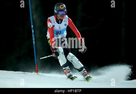 Zagabria, Croazia. Xvi Feb, 2017. Para belga sciatore alpino Remi Mazi compete durante la seconda gara di slalom di uomini Slalom permanente a 2016-2017 IPC Sci Alpino Coppa Europa a Sljeme a Zagabria, la capitale della Croazia, Feb 16, 2017. Credito: Igor Kralj/Xinhua/Alamy Live News Foto Stock
