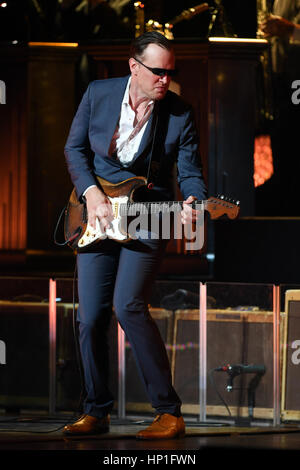 Fort Lauderdale FL, Stati Uniti d'America. Xvi Feb, 2017. Joe Bonamassa suona presso il Centro Broward il 16 febbraio 2017 a Fort Lauderdale, Florida. :: Credito Mpi04/media/punzone Alamy Live News Foto Stock