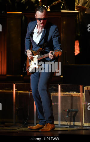 Fort Lauderdale FL, Stati Uniti d'America. Xvi Feb, 2017. Joe Bonamassa suona presso il Centro Broward il 16 febbraio 2017 a Fort Lauderdale, Florida. :: Credito Mpi04/media/punzone Alamy Live News Foto Stock