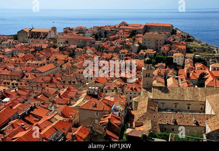 Visualizzare attraverso la storica città vecchia di Dubrovnik (Croazia) il 18 agosto 2016, che fa parte del patrimonio culturale mondiale dell'Unesco. | Utilizzo di tutto il mondo Foto Stock