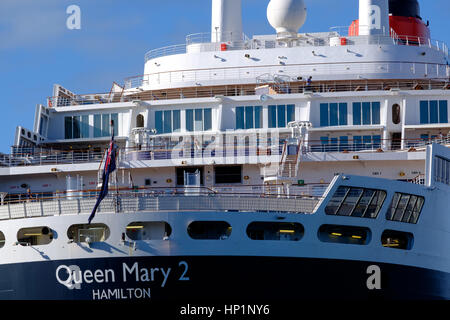 Melbourne, Australia. 18 Febbraio, 2017. La Queen Mary 2, il più grande del mondo di ocean liner, Ormeggiata al Molo della stazione. La nave partirà questa sera sul suo primo viaggio di andata e ritorno da Melbourne, chiamando a Kangaroo Island, Australia del Sud. Credito: Michael Holloway/Alamy Live News Foto Stock