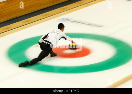 Hokkaido, Giappone. 18 Febbraio, 2017. L'atmosfera Shot Curling : uomini Round Robin match tra Giappone - Taiwan durante il 2017 Sapporo dei Giochi Invernali Asiatici a Sapporo Curling Stadium di Hokkaido, Giappone . Credito: Giovanni Osada AFLO/sport/Alamy Live News Foto Stock