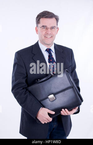 Modello di rilascio , Geschaeftsmann, 50+, mit Aktentasche - business man Foto Stock