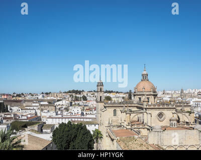 Vista aerea della città di Jerez de la Frontera, Andalusia, Spagna, con la cattedrale di San Salvador Foto Stock