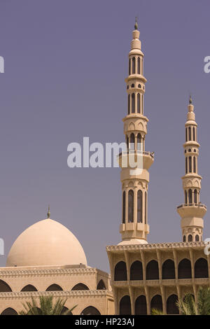 SHARJAH EMIRATI ARABI UNITI - King Faisal moschea in Sharjah. Sharjah city è 10km a nord est di Dubai. Foto Stock